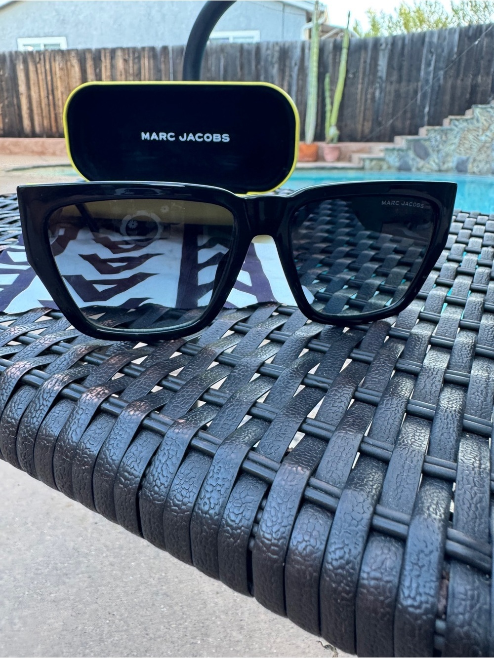Marc Jacobs MARC 646/S Polarized Oversized Black Sunglasses Gold Logo 57mm VGUC - Picture 7 of 16